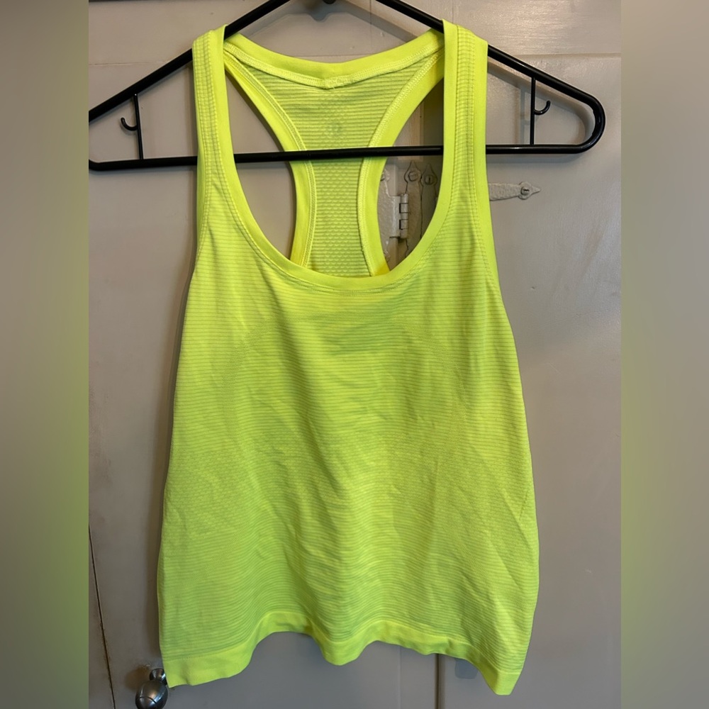 Lululemon swiftly tech tank Size 6